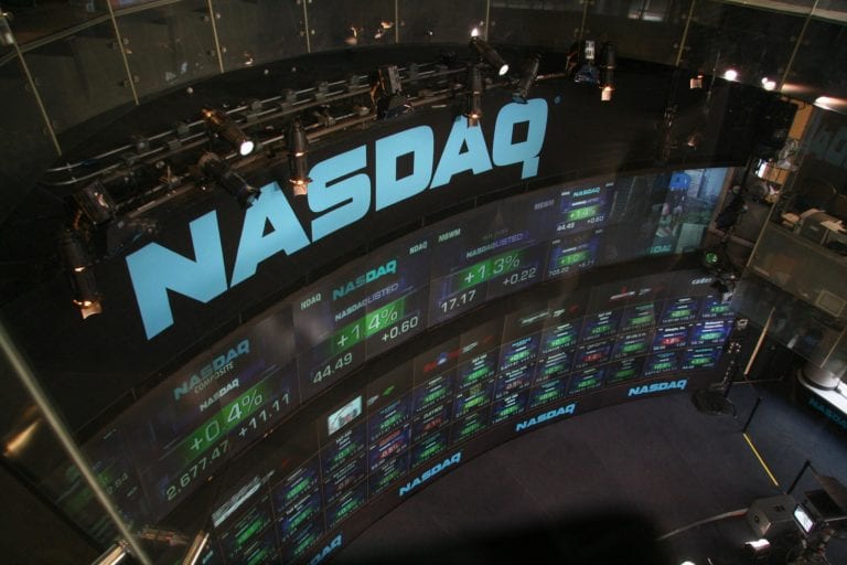 Отображение данных фондового рынка NASDAQ