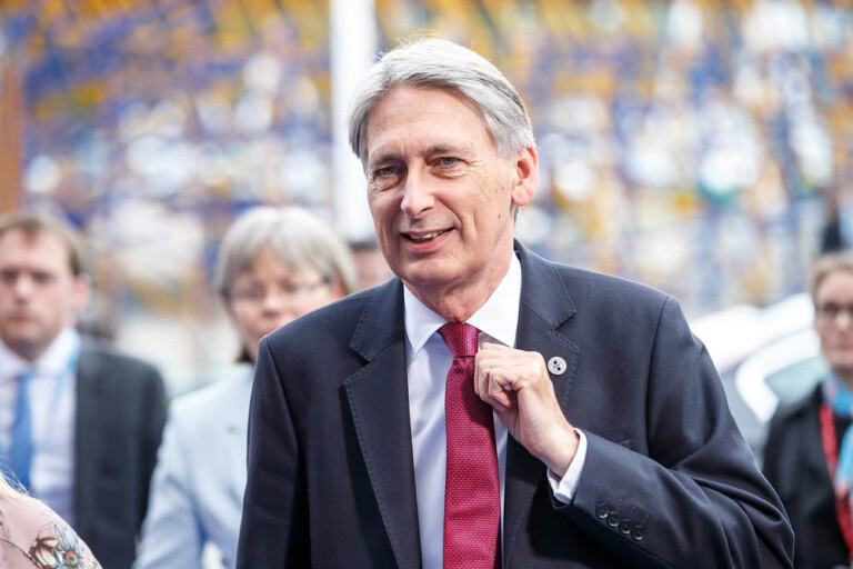 Philip Hammond 在 Facebook 上写道:天秤座