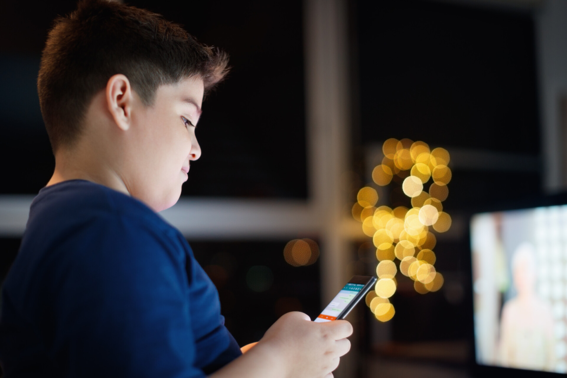 unattended boy chatting and typing on mobile PQW6UL7 scaled