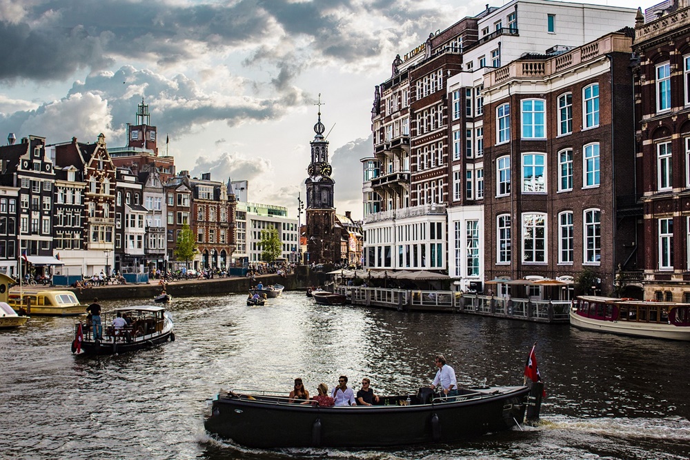 amsterdam 4388160 1280