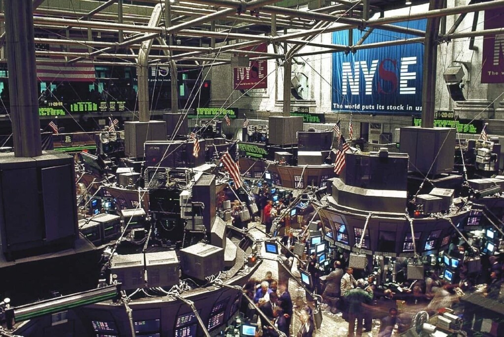 Speculative trading on a late-cycle market shown by impressive peaks, massive reversals predicted