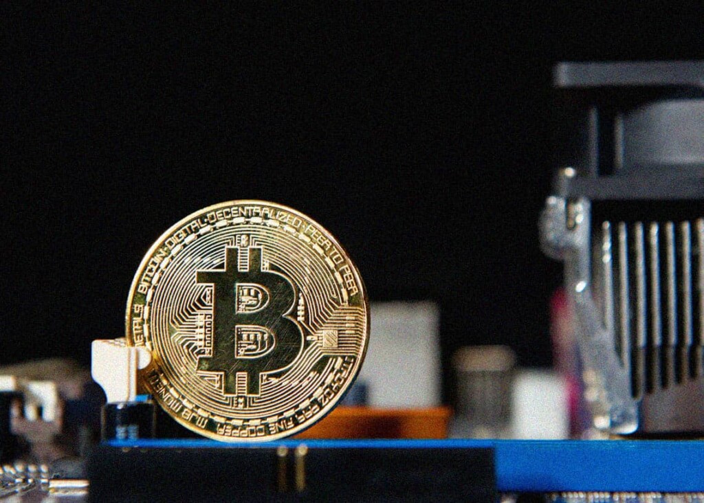 Bitcoin price drop to $2.4k still possible: analyst