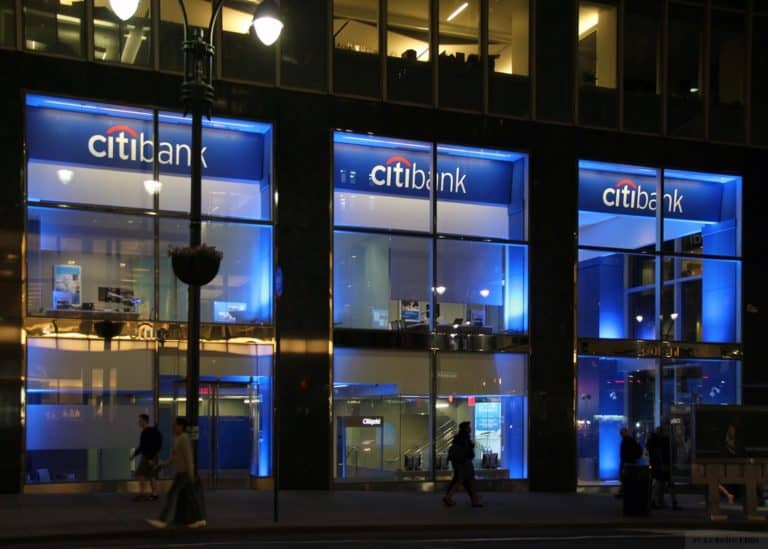 US banks collapse to spike in stimulus interest is blockchain the answer