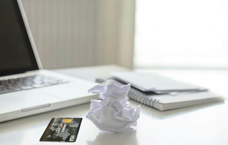 コロナウイルス危機でビザの取引量が急減