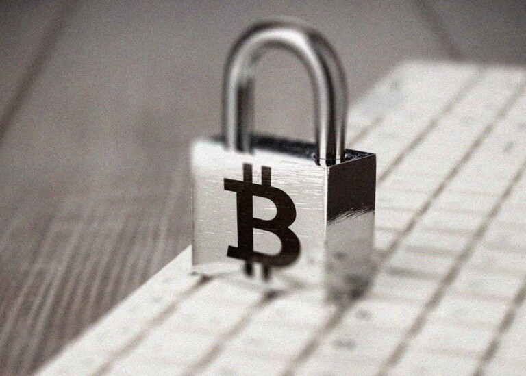 Цена Bitcoin падает ниже уровня, близкого к развороту тренда