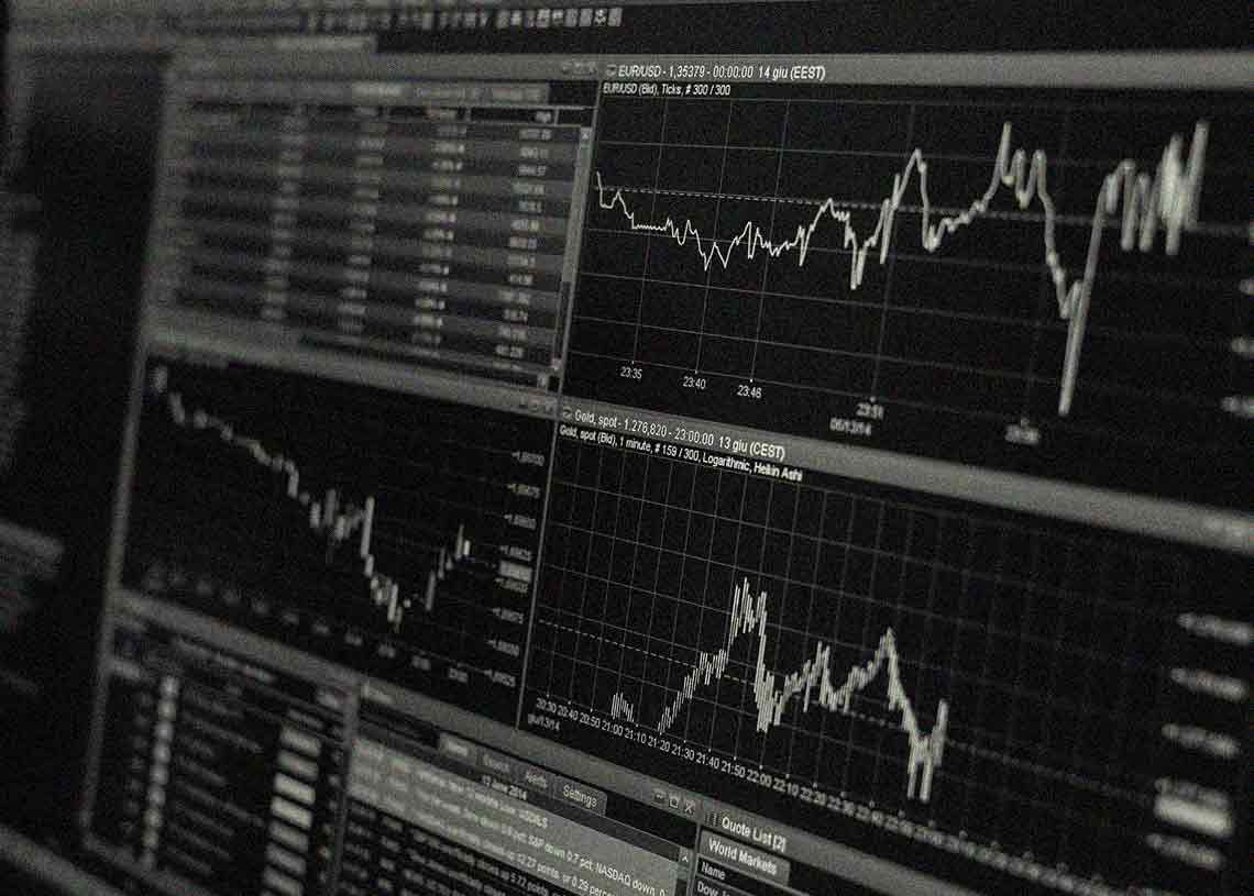 EOS price returns to after falling below