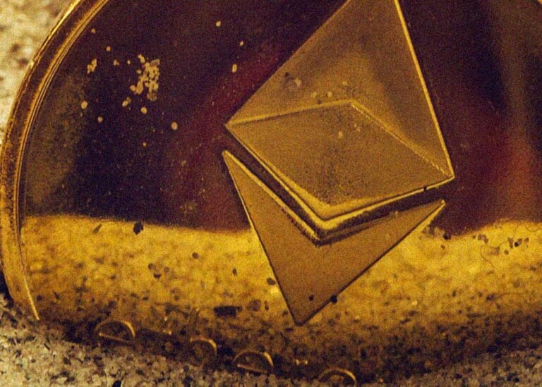 El precio de Ethereum sigue la caída de BTC y se recupera lentamente