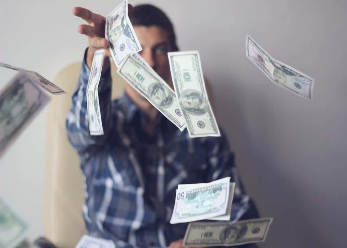 La CBDC è denaro elicottero, afferma Tomas Holub della banca centrale ceca