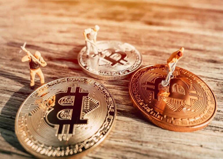 Кража майнеров Antminer связана с внутренним конфликтом в Bitmain