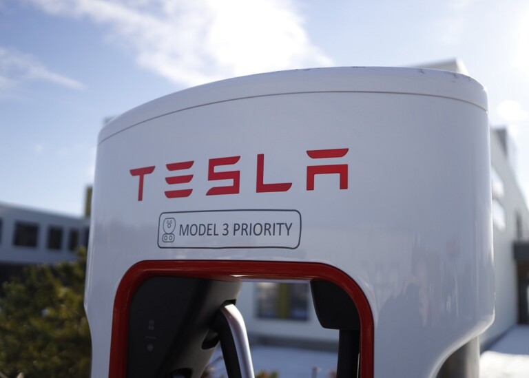 Wird die Tesla-Blase eine ähnliche Bitcoin Katastrophe auslösen?