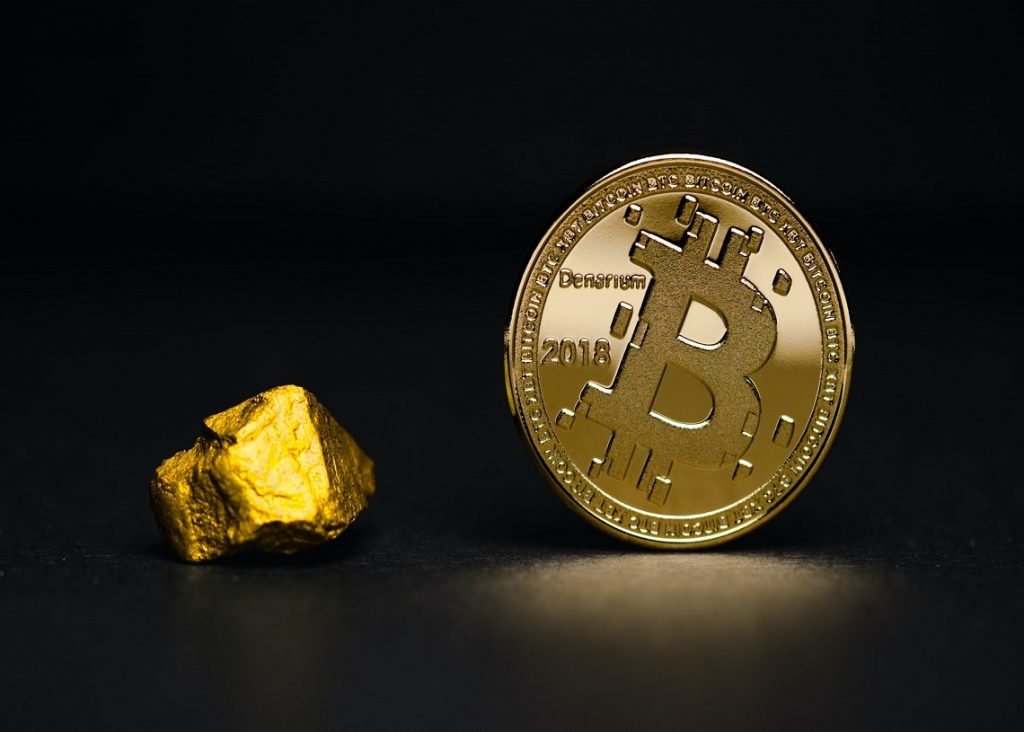 Peter Schiff Institutions will buy Gold not Bitcoin during inflation