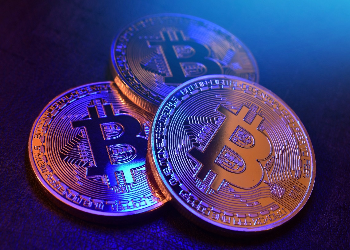 Bitcoin price ready to shoot out of compressed range to touch