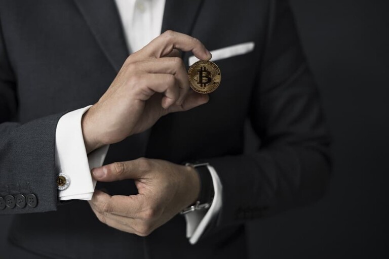 Bitcoin analyst