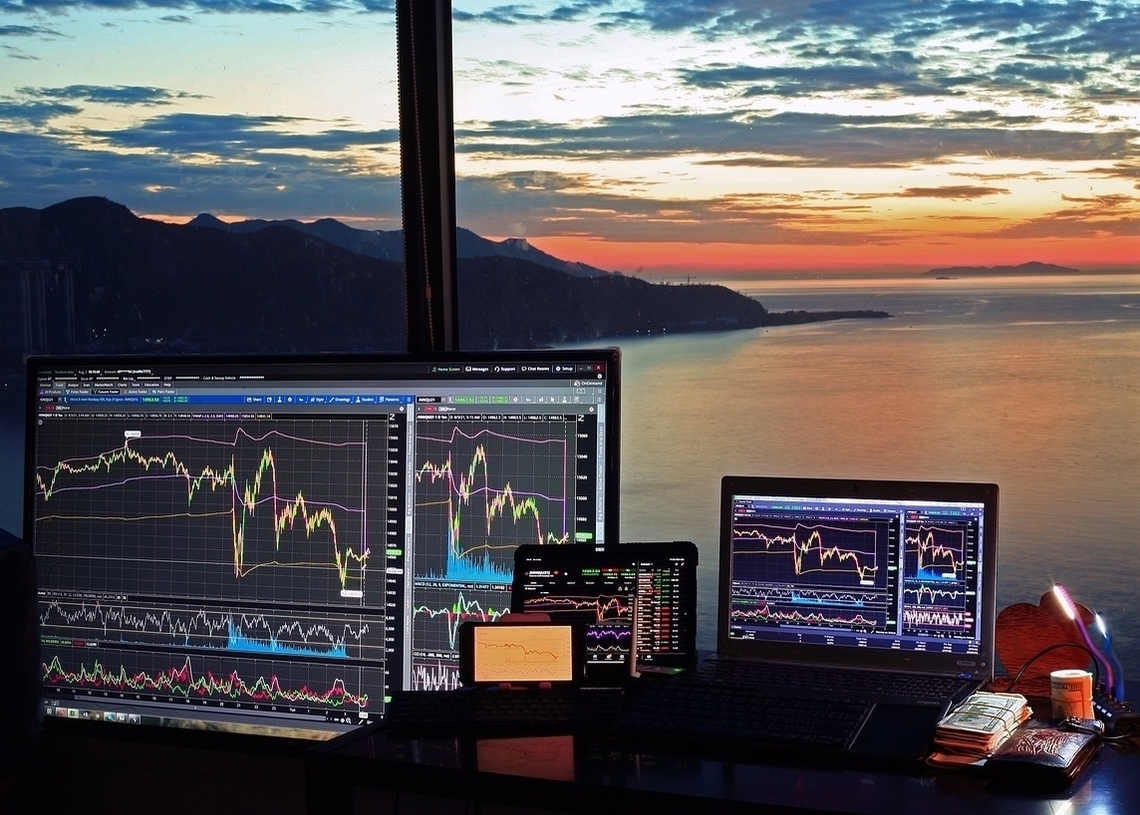 Uniswap Price Analysis