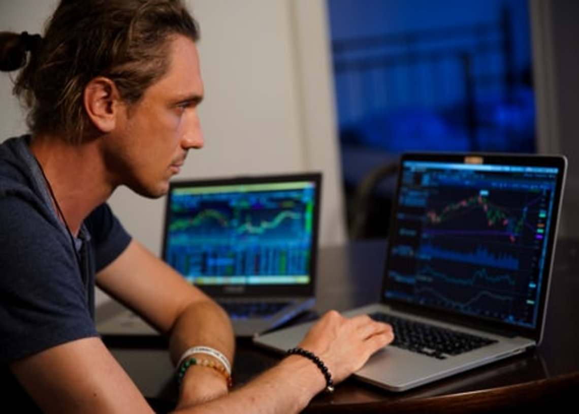 Uniswap price analysis
