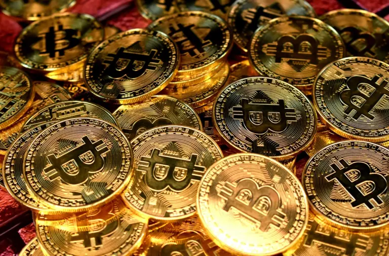 Fornecedores chineses alimentam o comércio ilícito de fentanil com pagamentos em criptomoedas