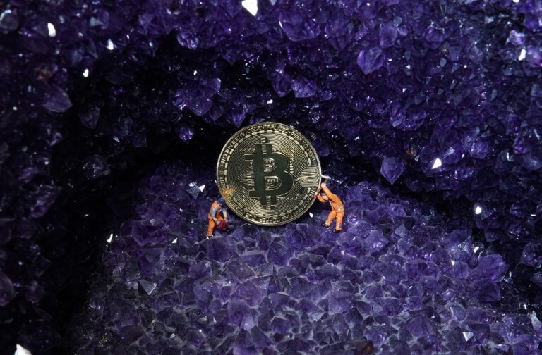 Bitcoin hash rate hits an all time high of 465 EHs over the weekend