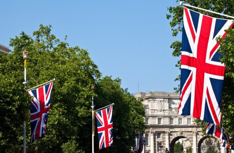 Il possibile aumento dei tassi di interesse della Banca d'Inghilterra pone il rischio di un eccessivo inasprimento