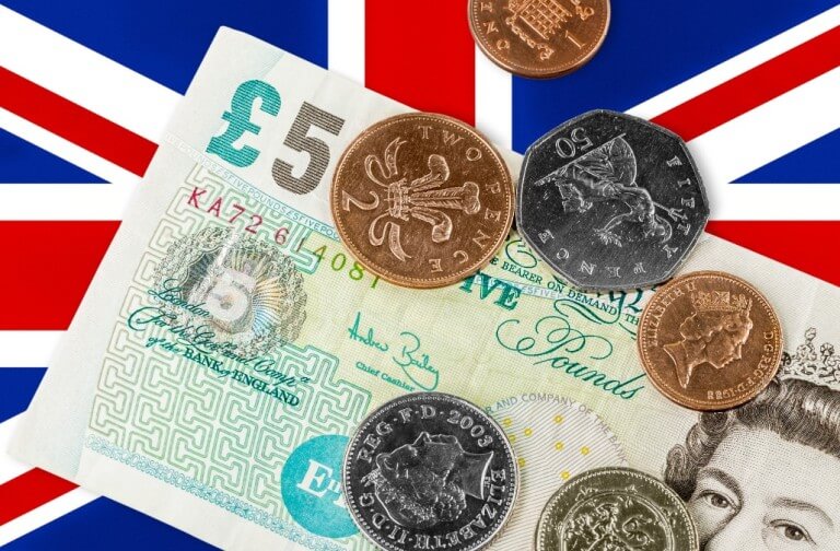 Gli stipendi nel Regno Unito crescono del 7,8% nonostante il rallentamento del mercato del lavoro