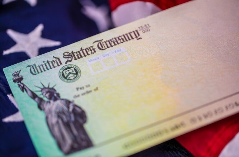 I rendimenti dei titoli del Tesoro USA scendono mentre gli investitori attendono i dati sull'inflazione e la decisione della Fed