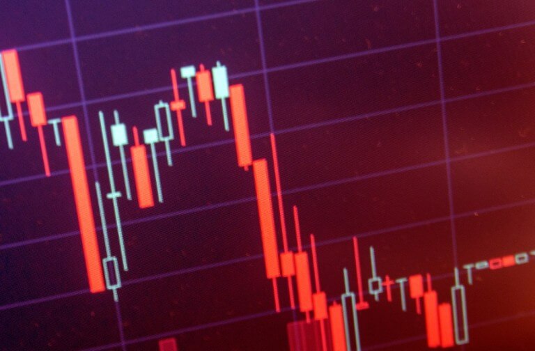 Le azioni statunitensi scendono, i rendimenti dei titoli del Tesoro aumentano mentre la prossima mossa della Fed resta incerta