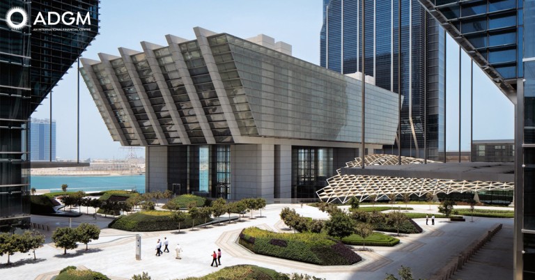 مركز الإمارات المالي في سوق أبوظبي العالمي يعقد شراكة جديدة مع مؤسسة Solana بلوك تشين