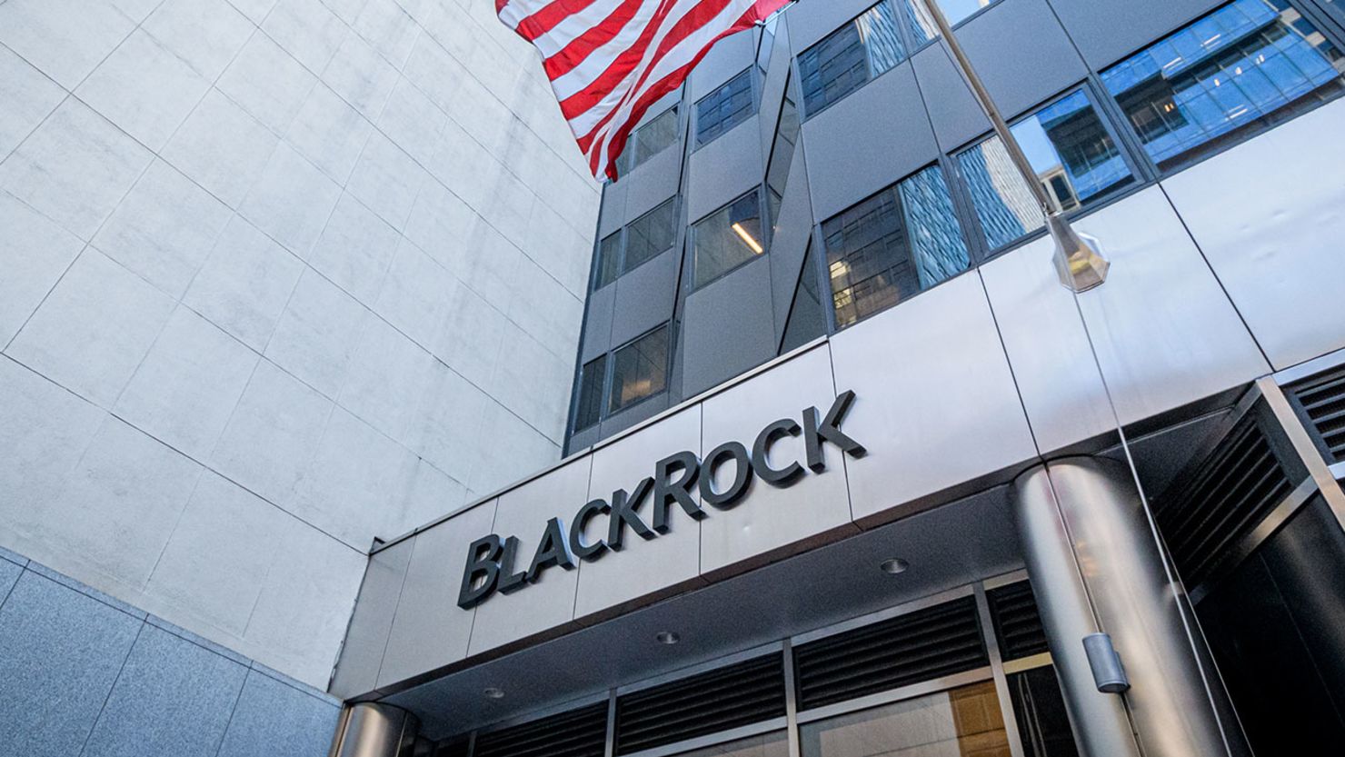 O ETF spot Bitcoin da BlackRock bate recorde no mercado de ações com aportes de capital