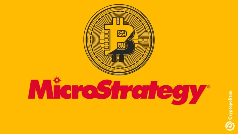 Изображение с логотипом MicroStrategy и символикой Bitcoin