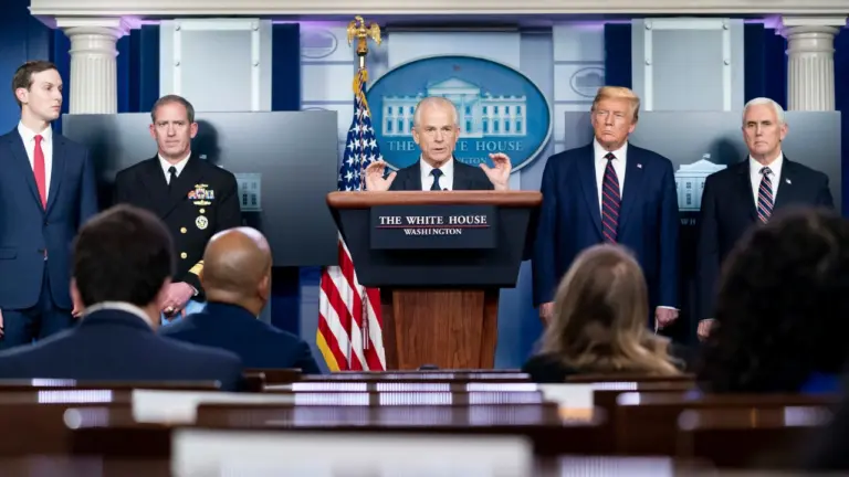 Navarro, proche de Trump, critique à nouveau l'Inde au sujet de ses liens avec la Russie, tandis que la Chine se solidarise avec les États-Unis