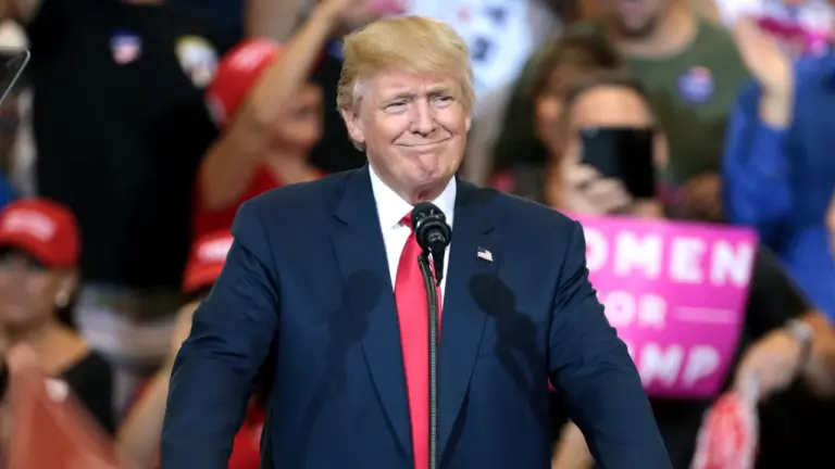 Meta y Apple cortejan a Trump con 600.000 millones de dólares en una cena en la Casa Blanca en China. Juego de poder con IA