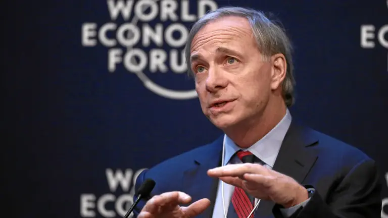 Ray Dalio avverte che l'intelligenza artificiale e i robot umanoidi causeranno un'esplosione della disuguaglianza di ricchezza