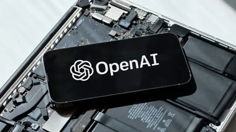 La croissance du nombre d'utilisateurs de ChatGPT ralentit face à l'intensification de la concurrence en IA.