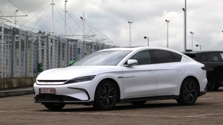 Китайская компания BYD превзойдёт Tesla и станет мировым лидером по производству электромобилей в 2025 году