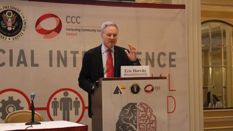 Réductions budgétaires d'un milliard de dollars : selon le principal scientifique de Microsoft, Trump donne un avantage à la Chine en matière d'IA