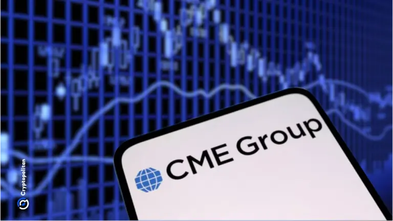 بورصة شيكاغو التجارية (CME) بصدد تطوير عملتها الرقمية الخاصة. ليس مجرد نظرية، بل هو واقع. خلال مكالمة هاتفية لمناقشة الأرباح، أكد تيري دافي، رئيس مجلس الإدارة والرئيس التنفيذي، أن منتجًا cash مُرمّزًا قيد التطوير وسيُطرح في عام 2026. ويجري تطويره بالتعاون مع جوجل كلاود، وتتمثل الخطة في تشغيله على شبكة لامركزية يمكن للشركات المالية الأخرى استخدامها أيضًا. لم يُفصح تيري عن نوع هذه العملة تحديدًا. قد تكون عملة رقمية خاصة ببورصة شيكاغو التجارية، أو قد تكون مجرد أداة لإدارة التسويات والهوامش، على غرار رمز الإيداع JPMD الخاص ببنك جيه بي مورغان. عندما سأل أحد ممثلي مورغان ستانلي عن الضمانات المُرمّزة، وصفها تيري بأنها "متقدمة جدًا"، لكنه أكد أنهم سيطورون عملتهم الرقمية الخاصة على أي حال. تُوضح بورصة شيكاغو التجارية المخاطر المرتبطة بقبول الأصول المشفرة كهامش. تستثمر بورصة شيكاغو التجارية بالفعل في العملات المشفرة، حيث بدأت بعقود bitcoin ، ثم أضافت إيثيريوم (ETH) وسول (SOL) XRP. هذا المنتج الجديد يُوسّع نطاق استثماراتها. قال تيري إن الإطلاق سيستخدم "بنك إيداع آخر للمساعدة في تسهيل هذه المعاملات". لذا، لن تتولى بورصة شيكاغو التجارية (CME) كل شيء بمفردها. وأضاف أنهم يدرسون أنواعًا أخرى من الضمانات على البلوك تشين، بما في ذلك العملات المستقرة وصناديق سوق المال المُرمّزة، لكن هناك خطًا أحمر لن يتجاوزوه. قال تيري: "الأمر كله يعتمد على الجهة المُصدرة للرمز المميز والتي تُقدمه لنا. كما يعتمد أيضًا على المخاطر المرتبطة بهذا الرمز. هل سنخفض قيمته إلى درجة تجعله جديرًا بالقبول أم لا؟". أوضح تيري أن بورصة شيكاغو التجارية لن تقبل أي رمز مميز. وقال إنه إذا أحضر أحدهم رمزًا مميزًا من مؤسسة مالية ذات أهمية نظامية، فقد يأخذه على محمل الجد. أما من بنك من المستوى الثالث أو الرابع؟ قال: "هذا على الأرجح شيء لن أقبله". وأضاف تيري أيضًا: "لن نعرض الشركة للخطر بقبول شيء لا نستطيع السيطرة عليه". تفوقت بورصة شيكاغو التجارية (CME) على وول ستريت بأرقام قويةtronالرابع والعام بأكمله. دعونا نتحدث عن الأرقام. لقد فاقت CME التوقعات مرة أخرى. ففي الربع الرابع من عام 2025، سجلت إيرادات بلغت 1.6 مليار دولار أمريكي وأرباحًا تشغيلية بلغت 1.0 مليار دولار أمريكي. وبلغ صافي الدخل 1.2 مليار دولار أمريكي، مع ربحية مخففة للسهم الواحد قدرها 3.24 دولار أمريكي. وعلى أساس معدل، بلغ صافي الدخل 1.0 مليار دولار أمريكي، وبلغت ربحية السهم الواحد 2.77 دولار أمريكي. وبلغت إيرادات عام 2025 بأكمله 6.5 مليار دولار أمريكي، مع أرباح تشغيلية بلغت 4.2 مليار دولار أمريكي. وبلغ صافي الدخل 4.1 مليار دولار أمريكي. وبلغت ربحية السهم الواحد المعدلة 11.20 دولار أمريكي. وقال تيري: "في العام الماضي، حققت مجموعة CME أفضل عام في تاريخها، وهو العام الرابع على التوالي الذي تسجل فيه أرقامًا قياسية في الإيرادات والأرباح التشغيلية المعدلة وصافي الدخل المعدل وربحية السهم الواحد المعدلة". حققت المنصة أعلى مستوى لها على الإطلاق في متوسط ​​حجمtracاليومي، حيث بلغ 28.1 مليون عقد في عام 2025. وشمل ذلك قفزة بنسبة 12% في تداول السلع الأساسية، وارتفاعًا بنسبة 5% في القطاع المالي. وفي الربع الرابع وحده، بلغ حجمtrac27.4 مليون عقد يوميًا، وهو أفضل أداء ربع سنوي مسجل. خارج الولايات المتحدة، وصل حجمtracإلى 8.3 مليون عقد، بزيادة قدرها 9% عن العام السابق. وسجلت آسيا نموًا بنسبة 18%، بينما ارتفعت منطقة أوروبا والشرق الأوسط وأفريقيا بنسبة 6%. وبلغت الإيرادات من رسوم المقاصة والمعاملات 1.3 مليار دولار في الربع الرابع، حيث حقق كلtracحوالي 0.707 دولار. وبلغت إيرادات بيانات السوق 208 ملايين دولار. وبحلول نهاية عام 2025، امتلكت بورصة شيكاغو التجارية (CME) 4.6 مليار دولار cash، بما في ذلك 200 مليون دولار مودعة لدى مؤسسة مقاصة الدخل الثابت. كما بلغ إجمالي ديونها 3.4 مليار دولار. ودفعت أرباحًا بقيمة 3.9 مليار دولار خلال العام. منذ أن اعتمدت سياسة توزيع الأرباح المتغيرة في عام 2012، أعادت الشركة ما يقرب من 30 مليار دولار للمساهمين.