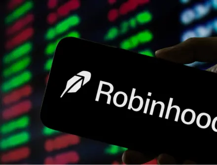 ロビンフッド、2027年のライセンス適用開始を控え数週間前に英国暗号資産登録簿に登録