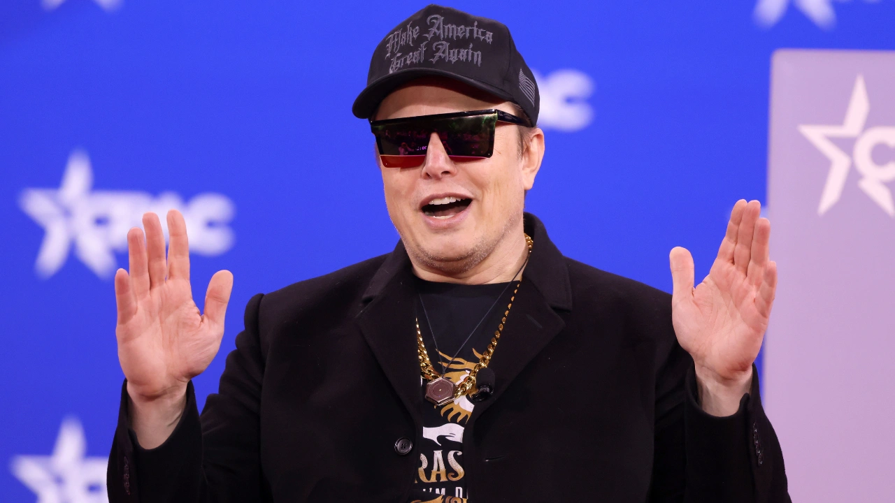 Self-proclaimed eccentric billionaire Elon Musk is asking SpaceX investors to believe the company is going to take humanity into a global utopia, because… of course he is. The richest man on earth is calling SpaceX the future landlord of space, AI, satellites, cloud compute, mining, and even half the solar system since he always needs […]