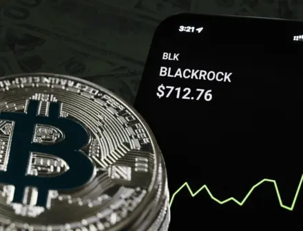 ブラックロックが新たな Bitcoin ETFを追加、一方 XRP ETFに関する議論は白熱