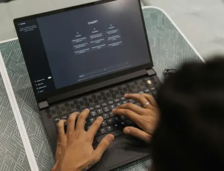 أجاب برنامج ChatGPT على استفسارات تتعلق بالأسلحة البيولوجية، بينما يحذر معهد ماساتشوستس للتكنولوجيا من مخاطر الكوارث الناجمة عن الذكاء الاصطناعي