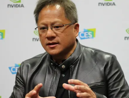 Jensen Huang décrypte les craintes liées à l'emploi dans le domaine de l'IA alors que les grandes entreprises reprennent leurs recrutements