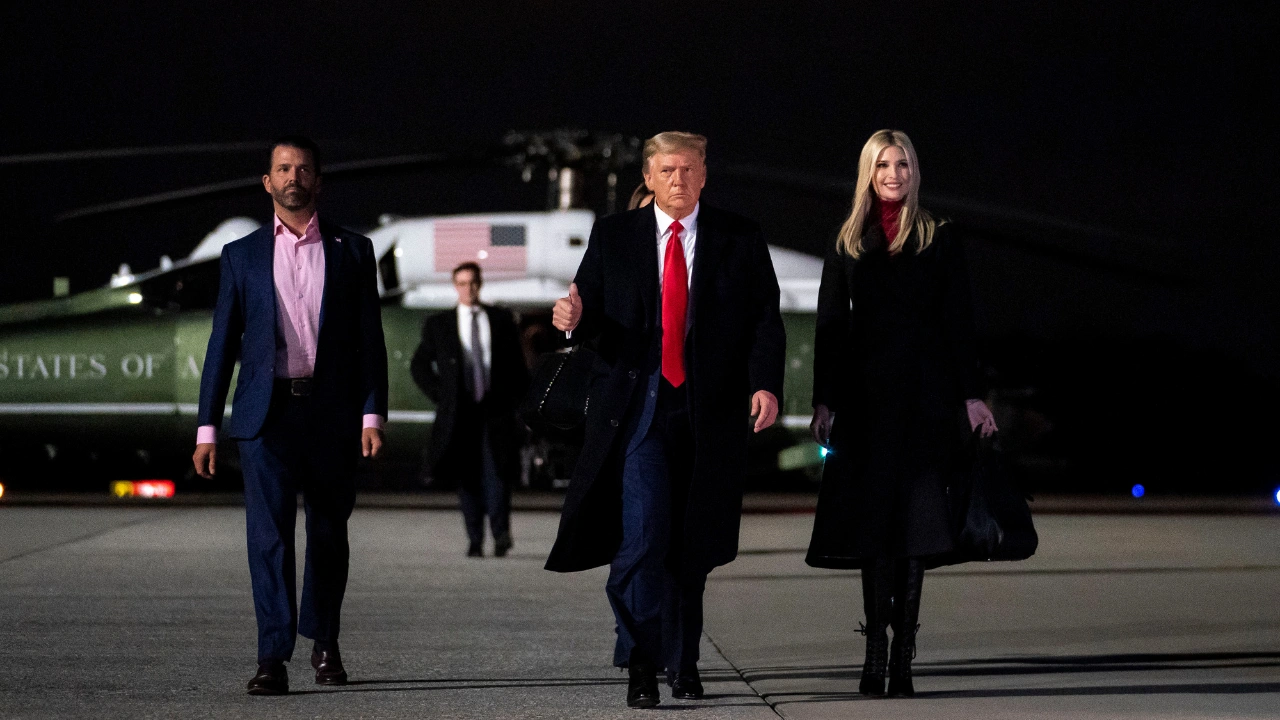 Trump si unisce alla battaglia elettorale di metà mandato che potrebbe decidere le regole su criptovalute e intelligenza artificiale