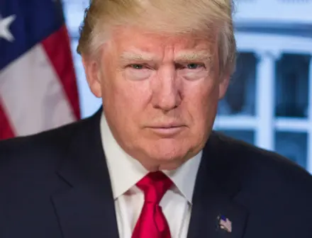 Trump verhängt Sanktionen gegen 27 iranische Fluggesellschaften, während der Ölpreis auf 100 Dollar steigt.