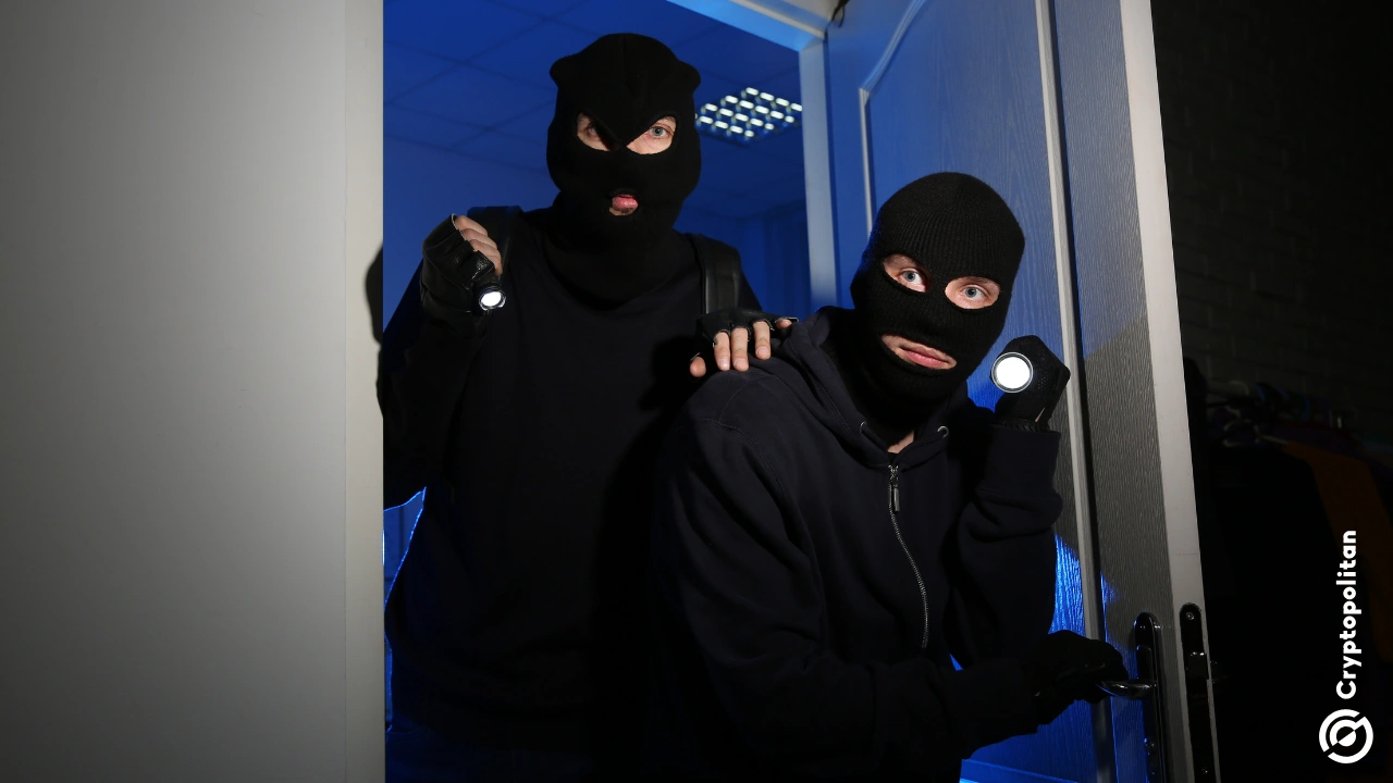 Armed intruders tie up Alès couple and demand crypto, suspects still at large